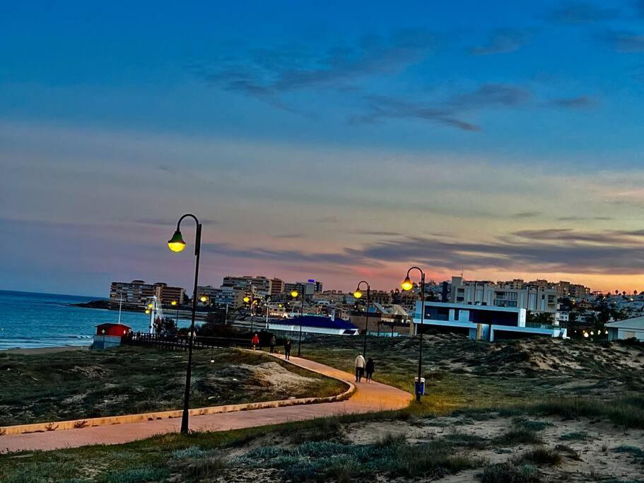 Torrevieja La Mata Primera Linea Playa المظهر الخارجي الصورة